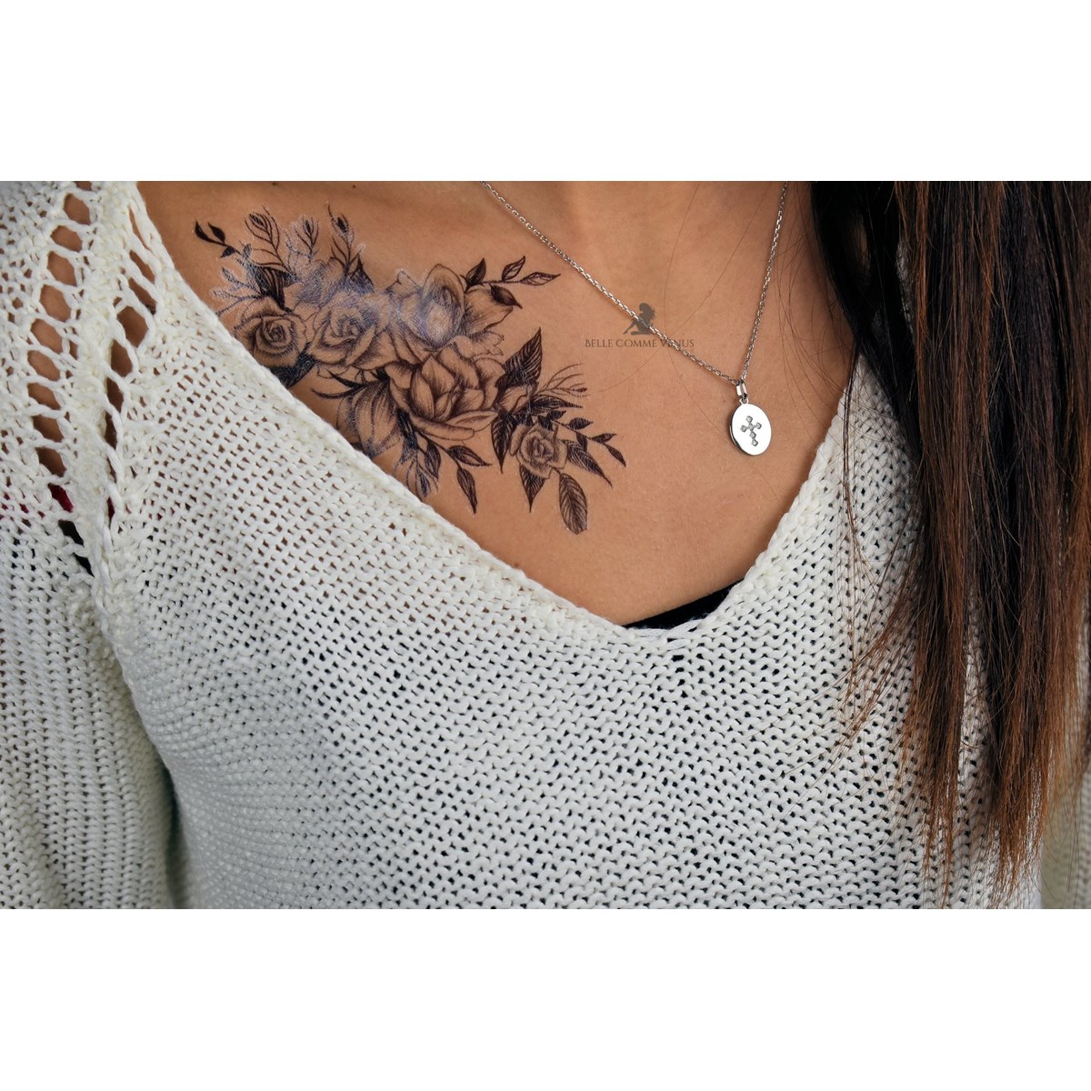 Collier médaille ovale croix sertie d'oxyde de zirconium Argent 925 Rhodié