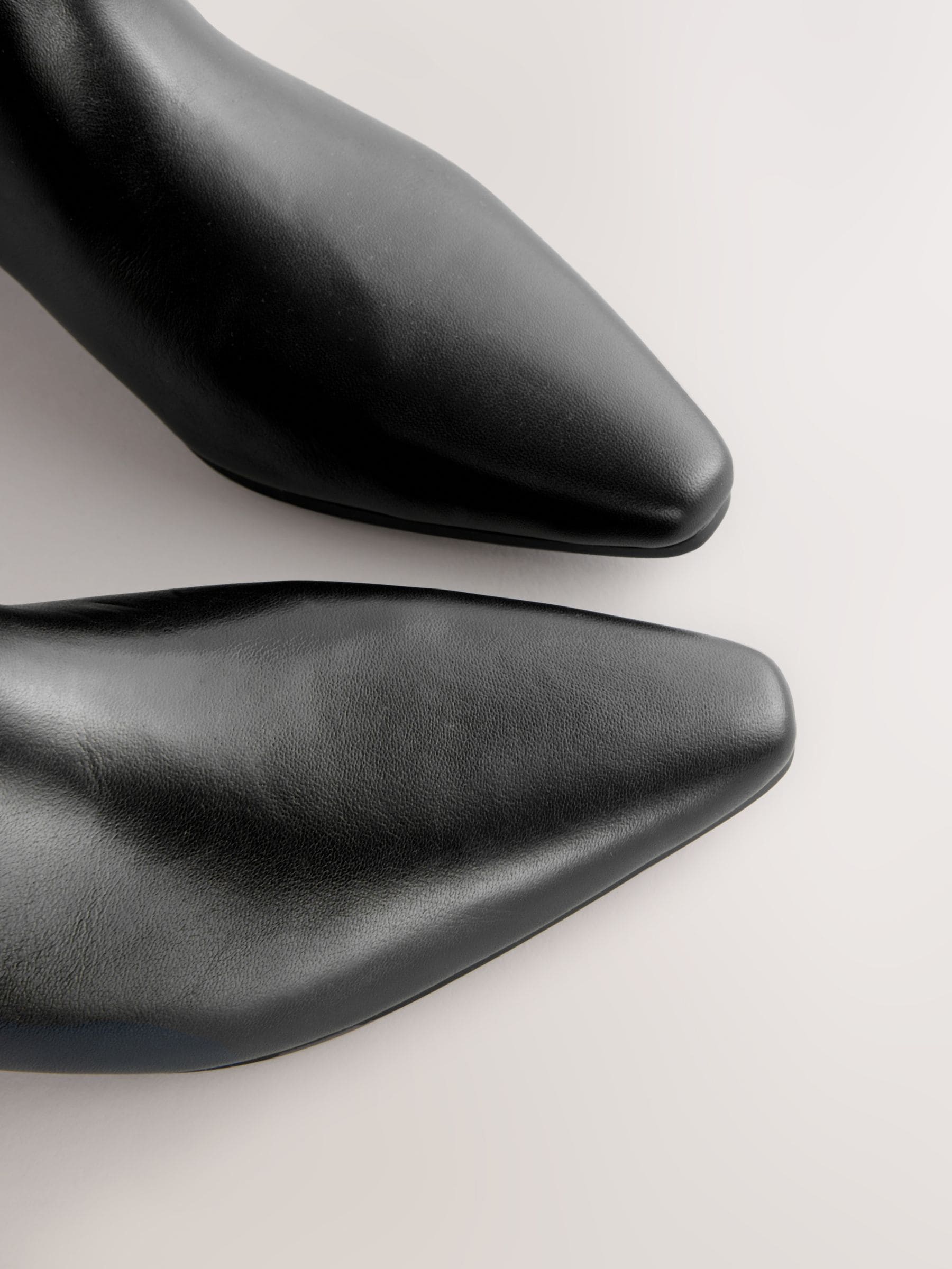 Zwart leer - Forever Comfort® - Platte kniehoge laarzen met stompe neus