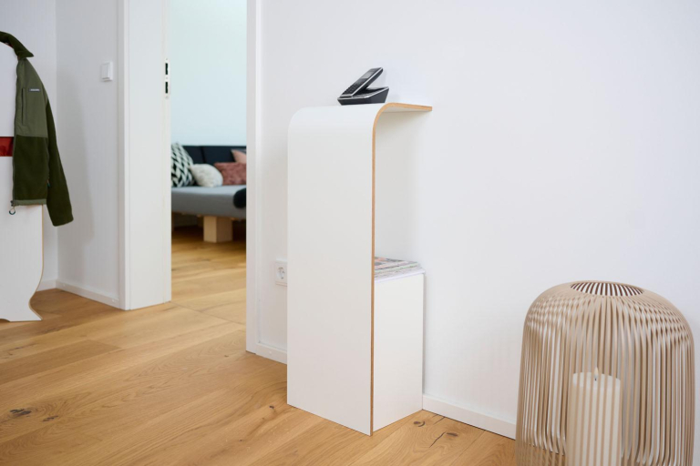 Tojo Fon sidetable console