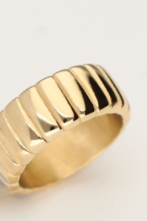 Bold ring met ribbels