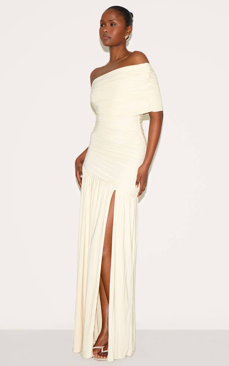 Crème Robe Longue Froncée À Double Couche Slinky Bardot Asymétrique