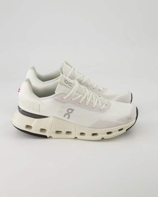 ON Running Cloudnova Form Sportschuhe in Weiß