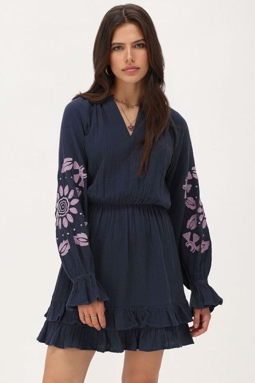 Donkerblauwe mousseline jurk met lila embroidery