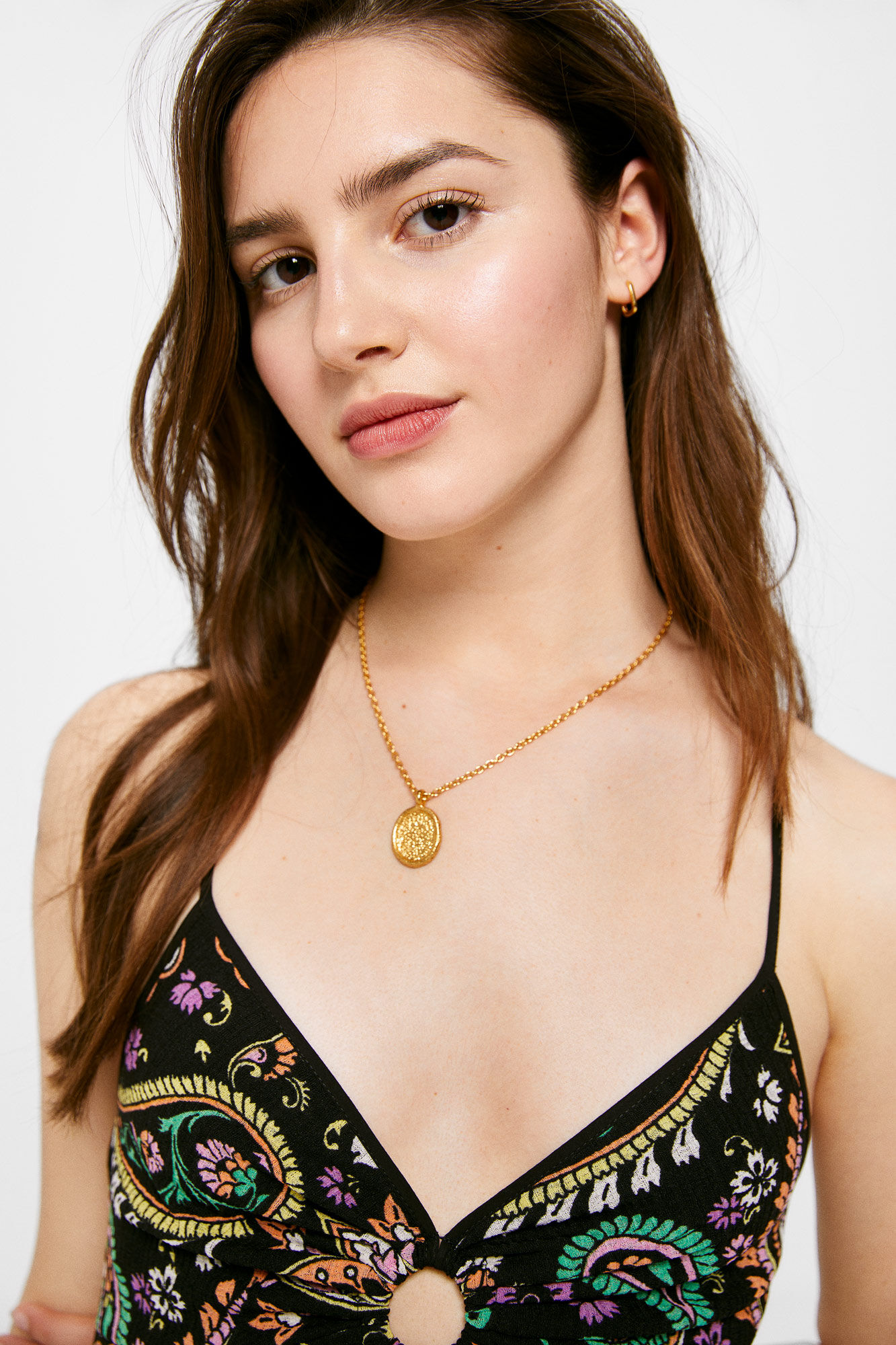 Vestido midi estampado com decote em V - preto