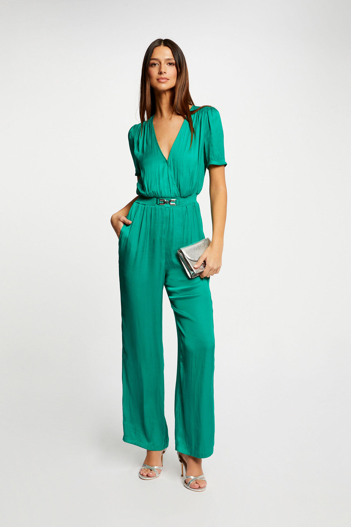 Vestido longo, liso e solto de cetim monocromia - Verde