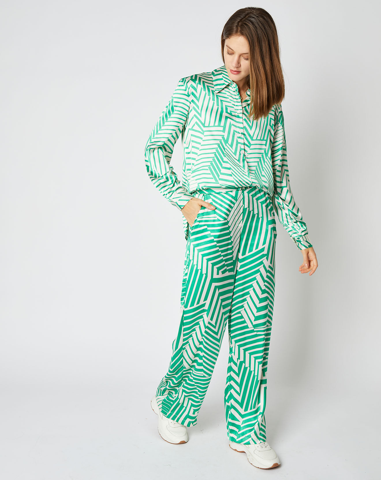 An'ge Pantalon fluide Rayane effet satiné à motifs vert