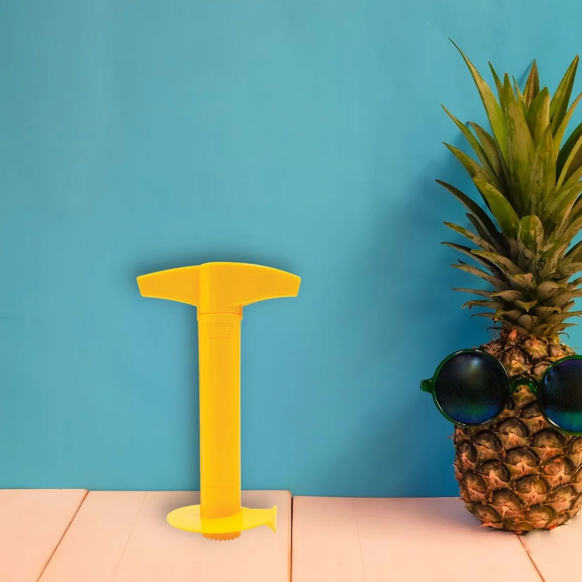 Ustensile pour couper et vider un ananas Colors Edition Fackelmann