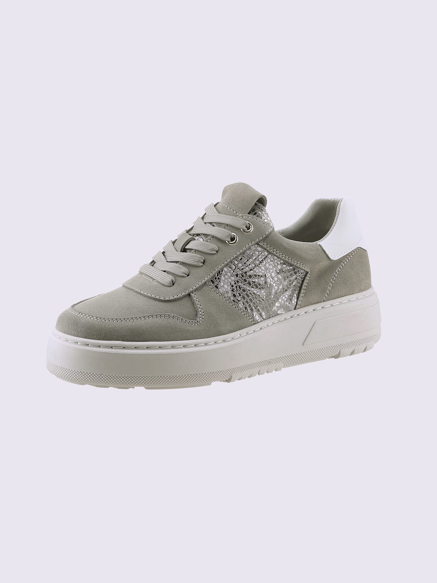 Baskets cuir velours de vache.