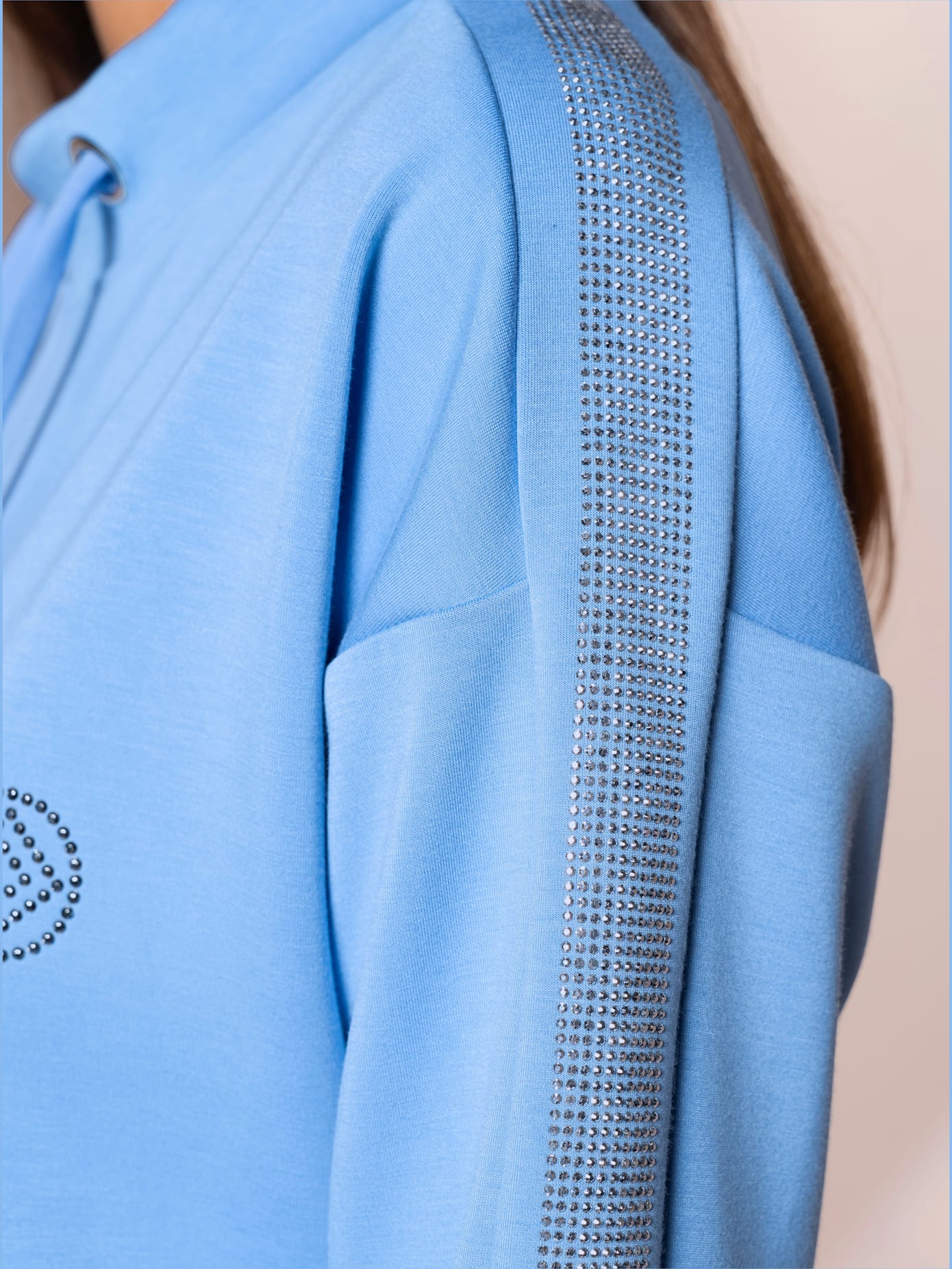 Robe en matière sweat manches avec pierres fantaisie