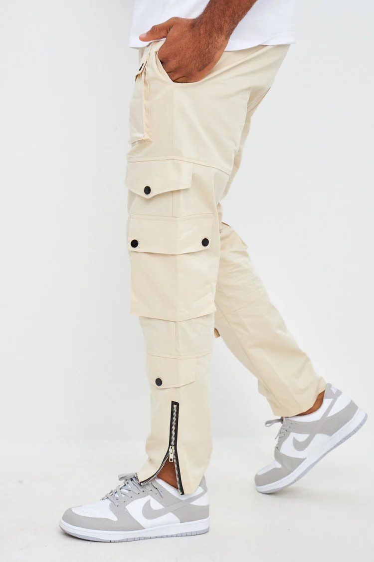 Pantalon beige cargo zippé aux chevilles