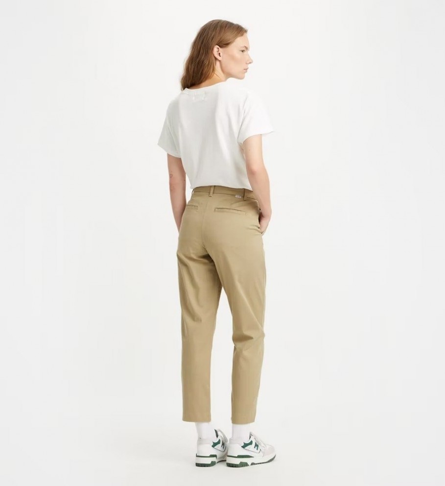 Calça chino Levi's Essential em tons neutros bege