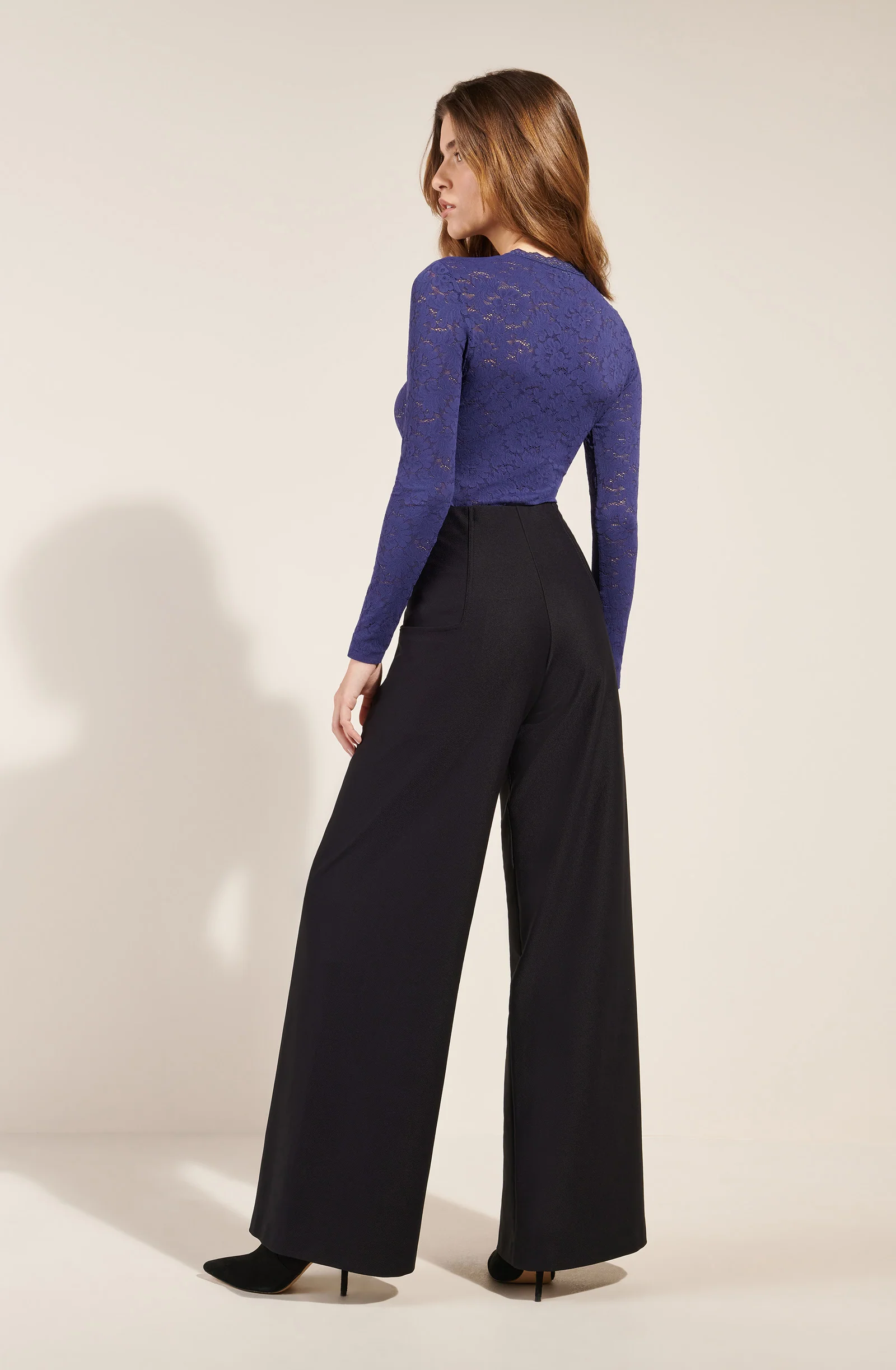 tissia Top col rond manches longues en dentelle encre Encre