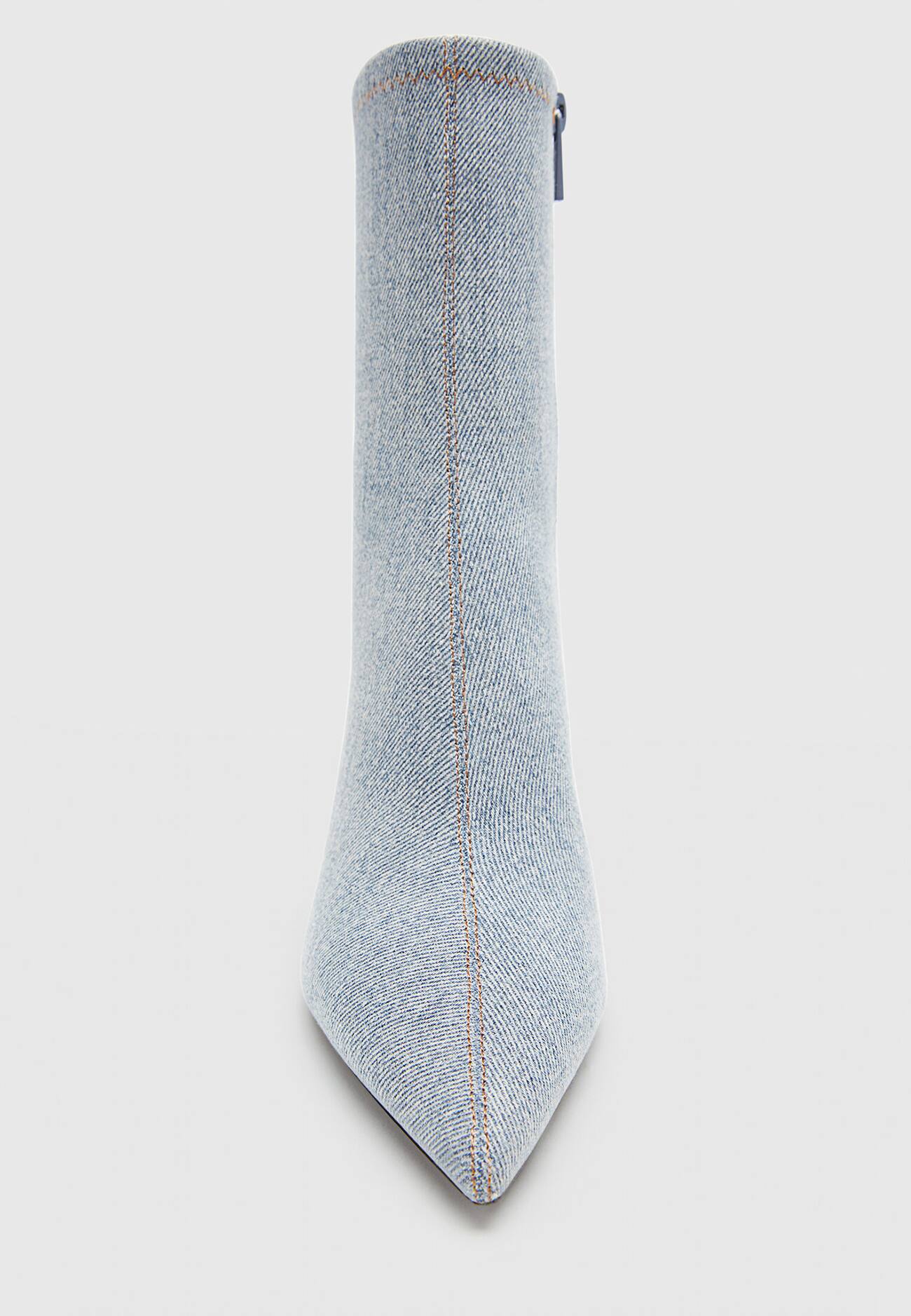 Botas de cano curto de salto alto em jeans