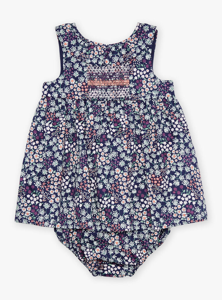 Robe violette en satin avec fleurs