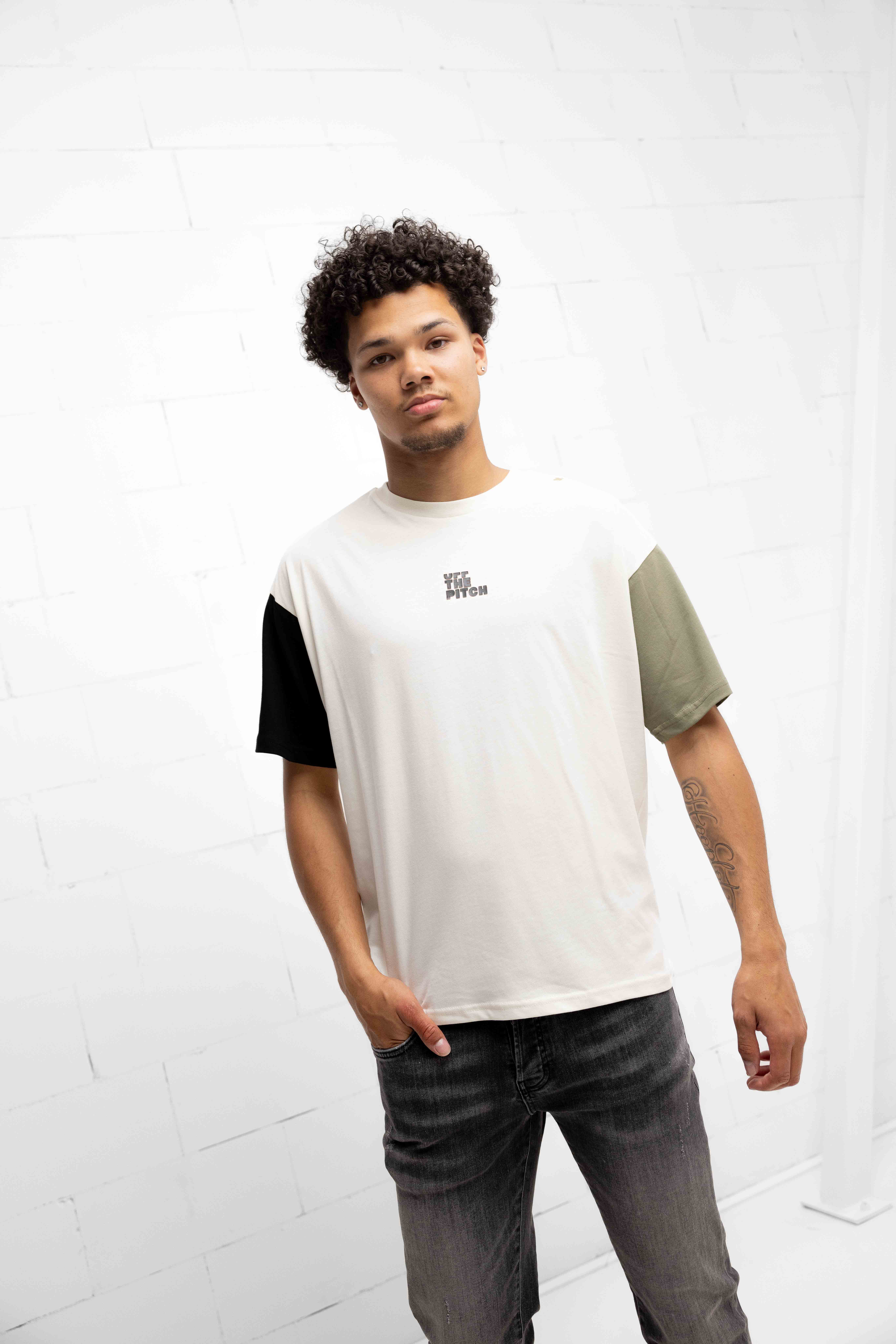 Off The Pitch X Robey Héctor Oversized Colorblock T-Shirt Unisex Wit