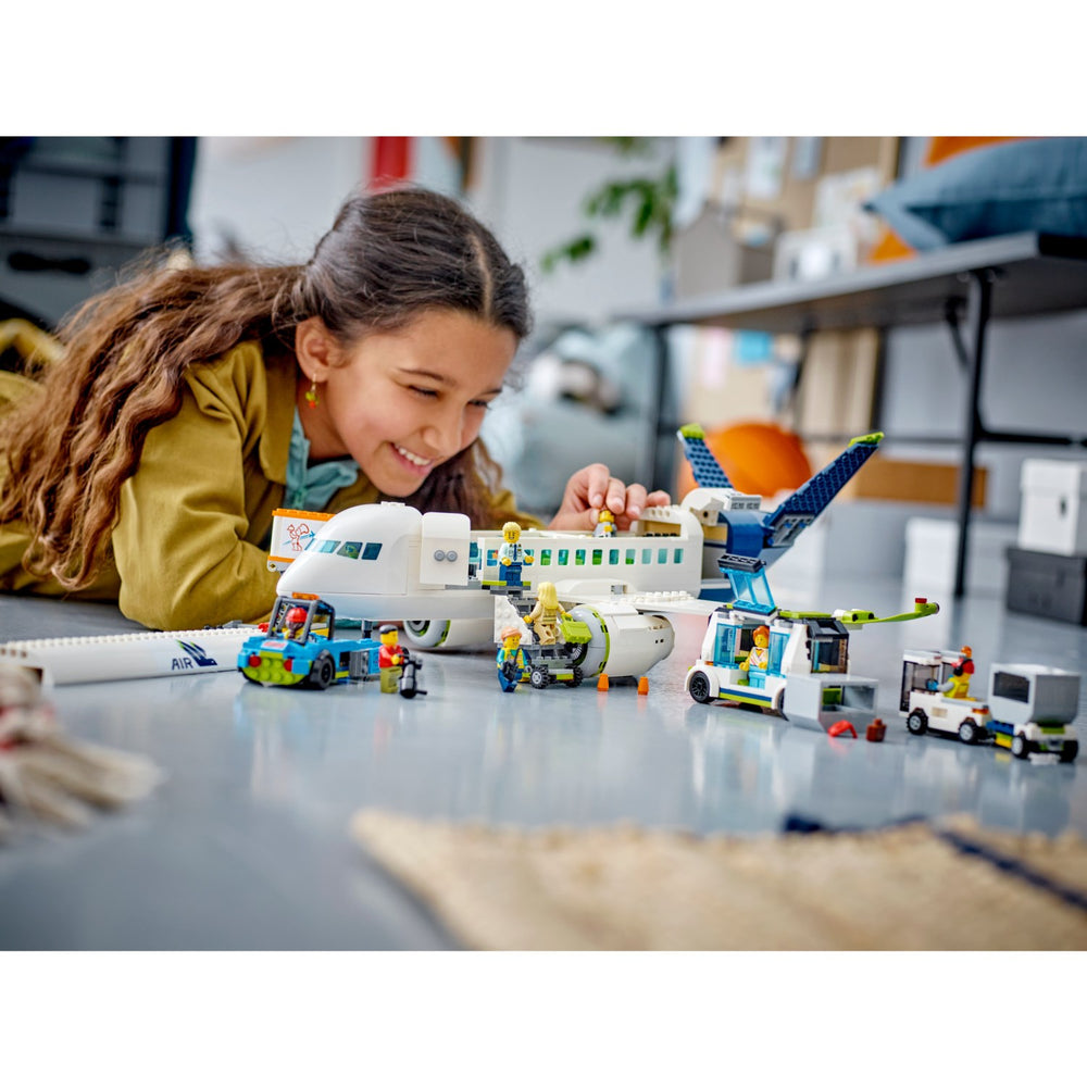 Køb LEGO® City Passagerfly