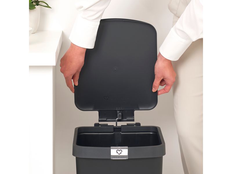 Brabantia Recyclingbehälter StepUp 25 l, Dunkelgrau Treteimer für Recycling Materialien