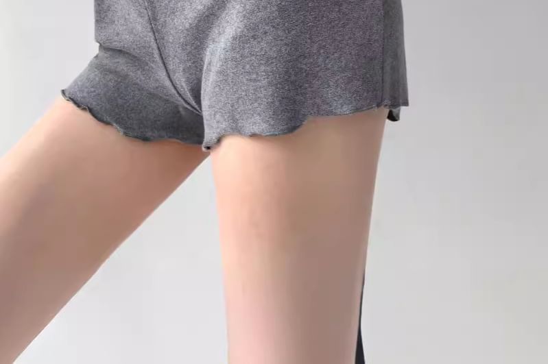 KONGER - Mid Rise Lettuce Edge Hotpants