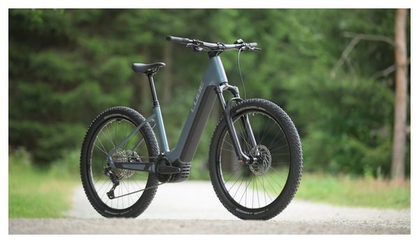 VTT Électrique Semi-Rigide Cube Reaction Hybrid Pro 800 Easy Entry Shimano Deore/Deore XT 12V 800 Wh 27.5'' Bleu Vert Smaragd 2025