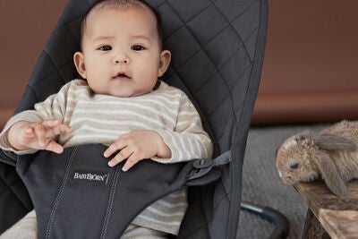 BabyBjörn Bliss Vippestol Vevet Klassisk Quilt inkl. Moroøyne, Antracittgrå