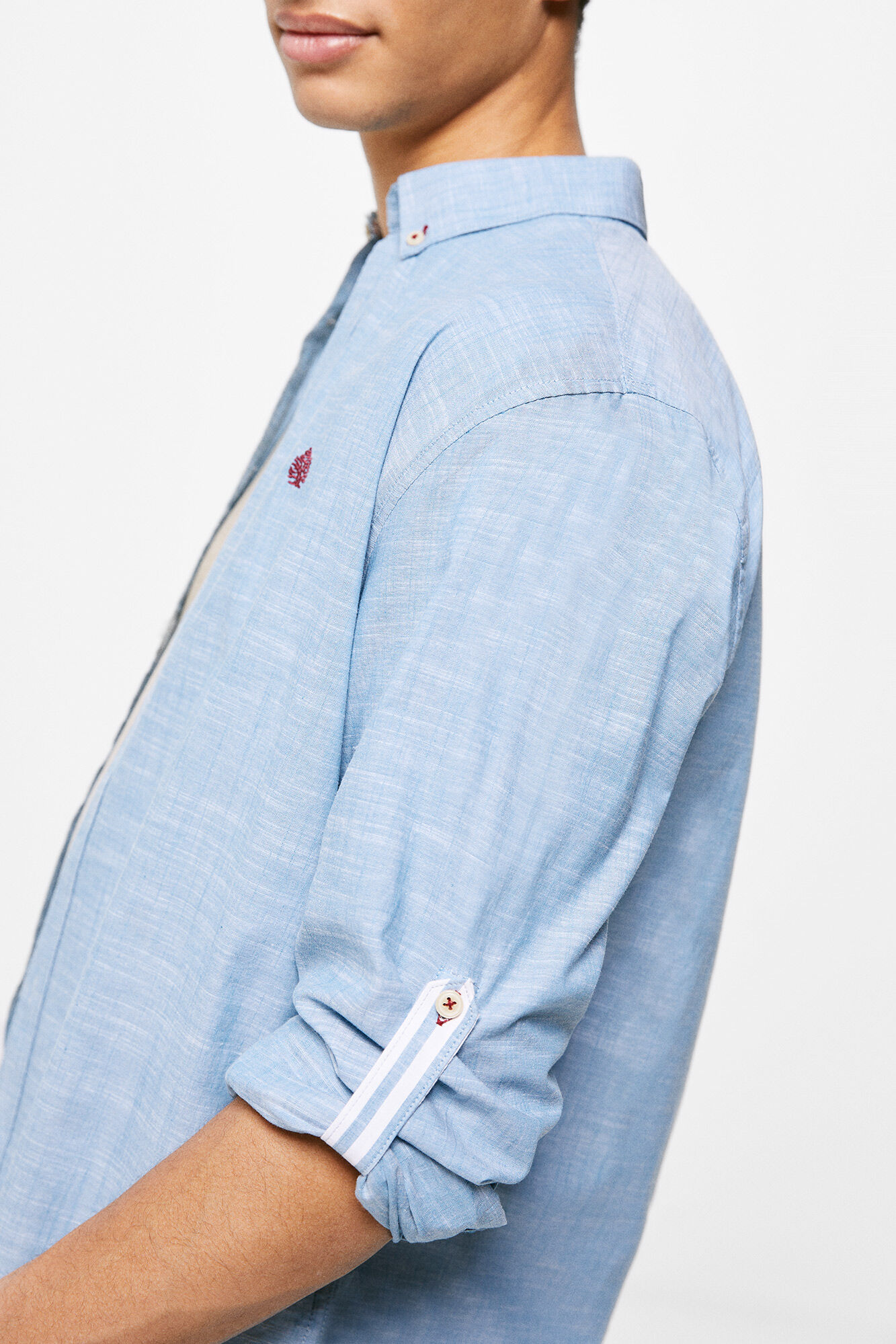 Camisa azul clara