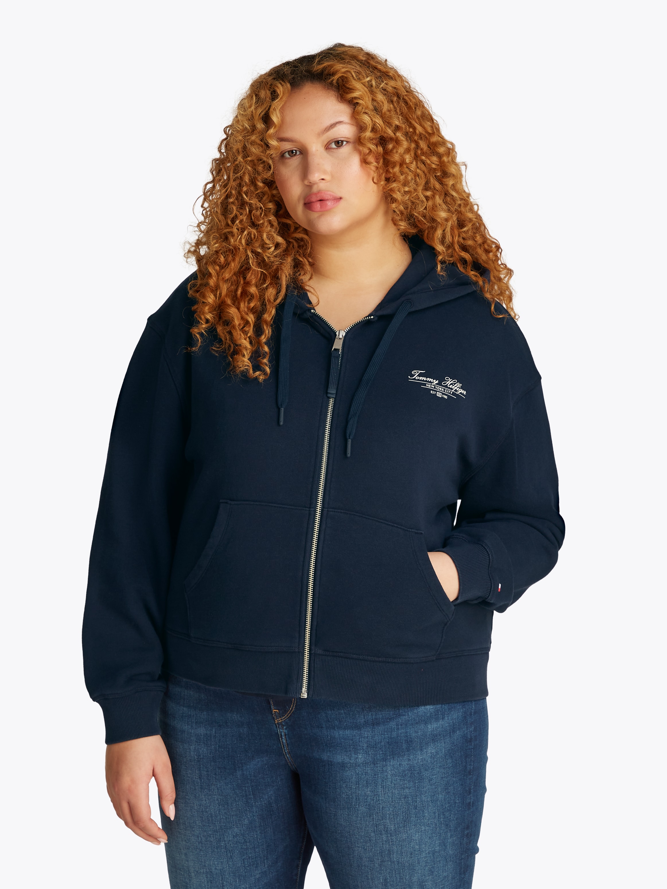 Tommy Hilfiger Curve Sweatjacke »CRV REG SCRIPT ZIP HOODIE«, in Grossen Grössen, Kapuze, Zipper, Logoschriftzug