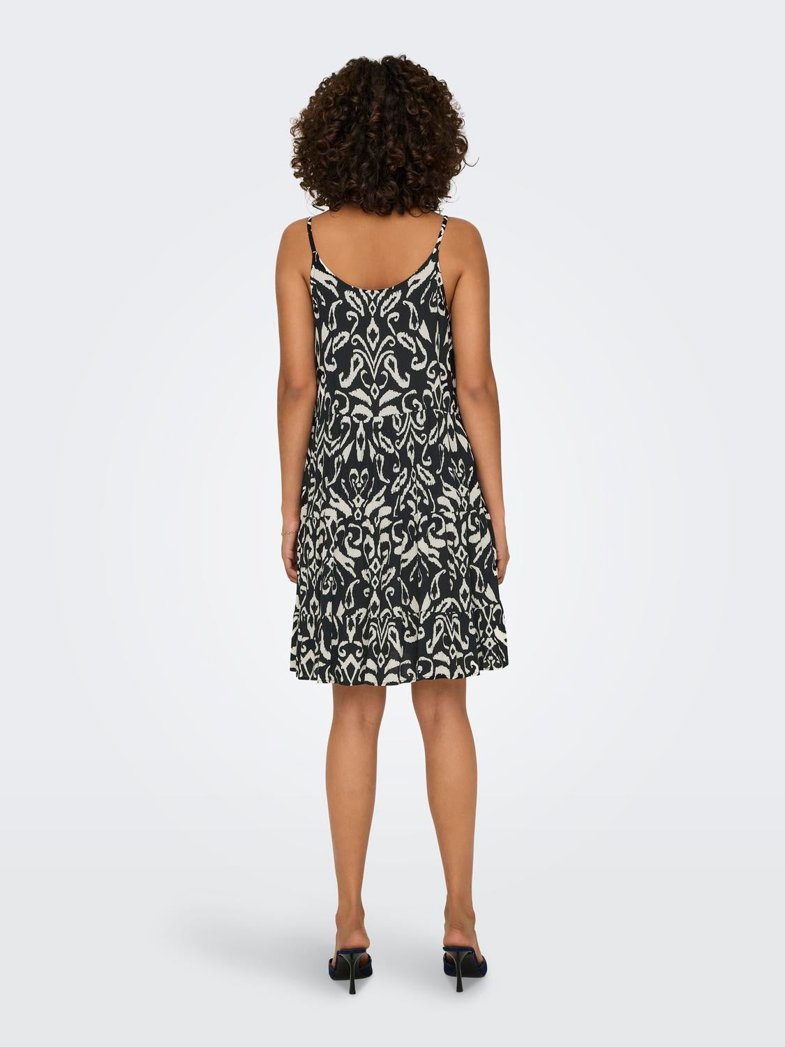 ONLMAJ Kurzes Kleid Black