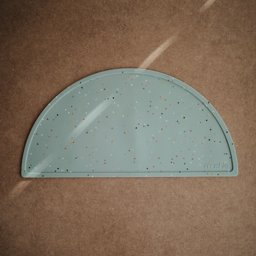 mushie Tischset Silikon, Cambridge Blue Confetti