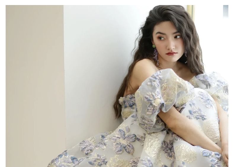 Saunderoll - A-lijn avondjurk met pofmouwen en off-shoulder bloemenjacquard