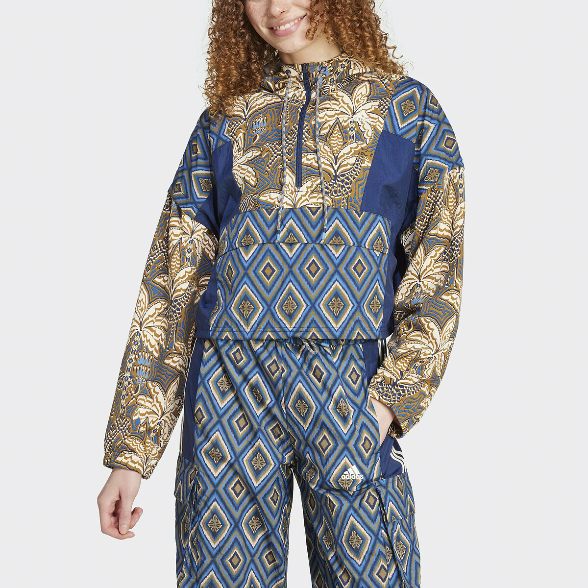 ROUPAS ESPORTIVAS ADIDAS<br>Jaqueta com zíper de 1/4 e capuz ADIDAS x FARM PREMIUM