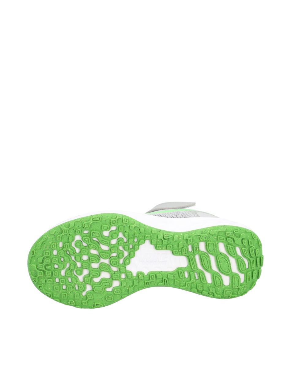 Nike Revolution 6