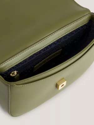 Bolsa transversal com aba e corrente