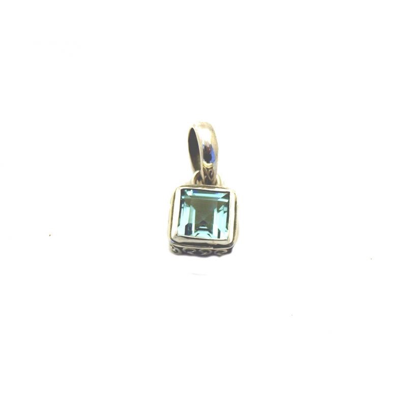 Pendentif en argent et topaze bleue facettée