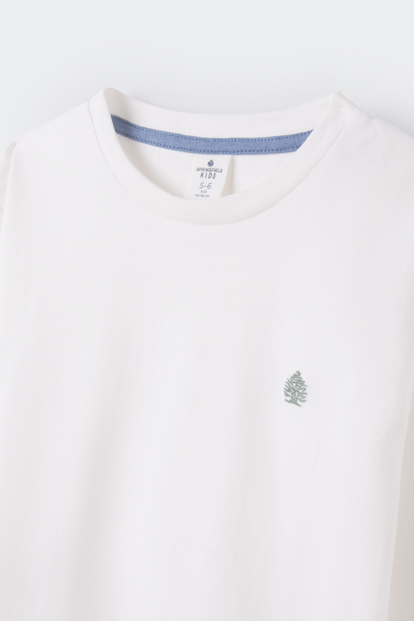 Camiseta básica com logo para meninos
