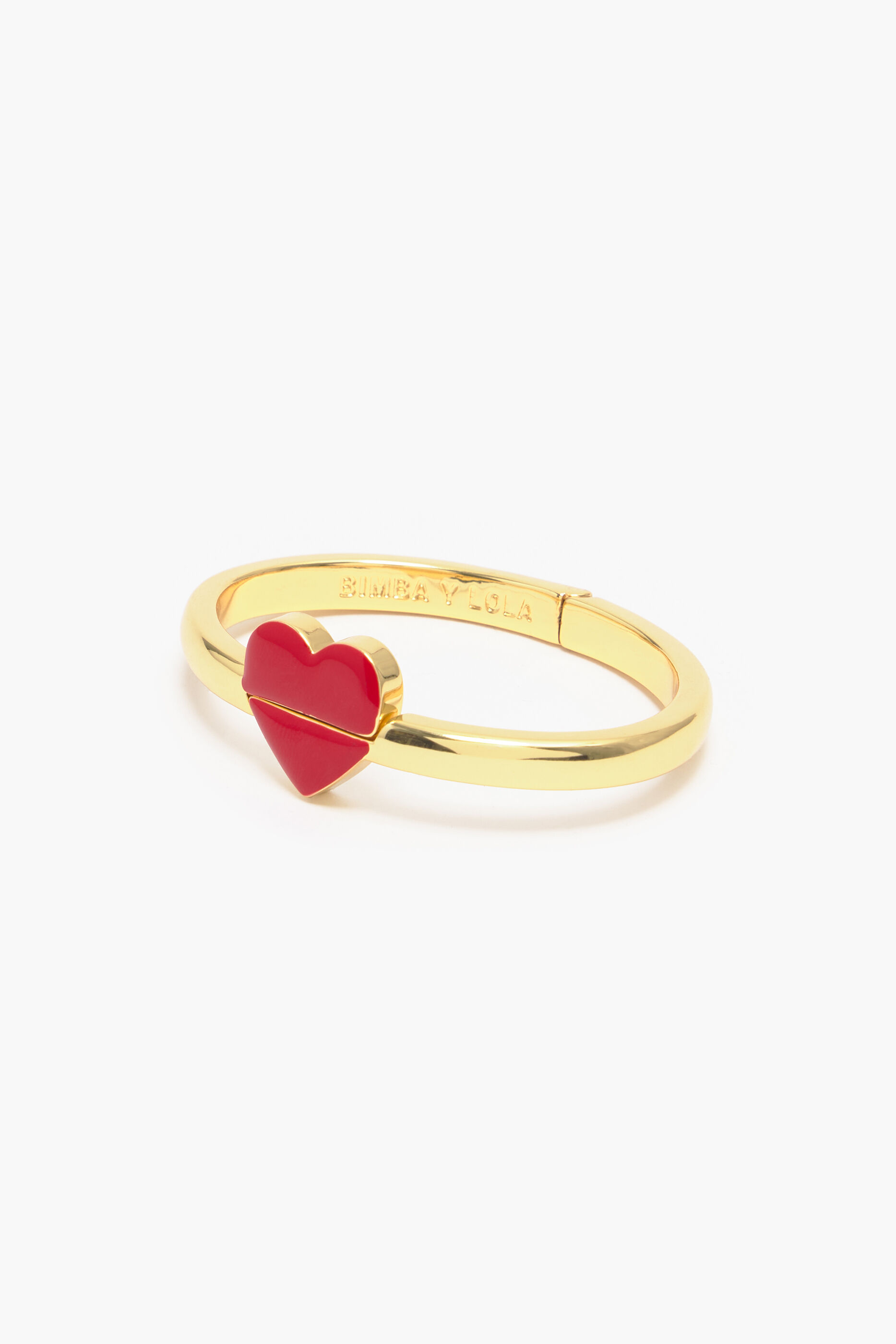 pulseira rígida dourada em formato de coração
