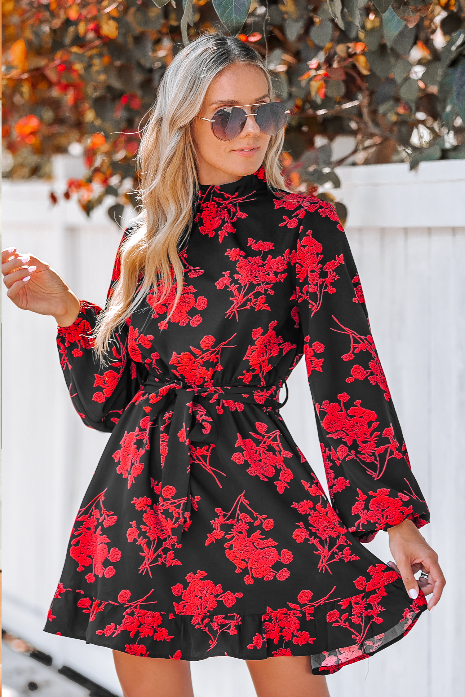 Robe mini avec col montant et ceinture à imprimé floral