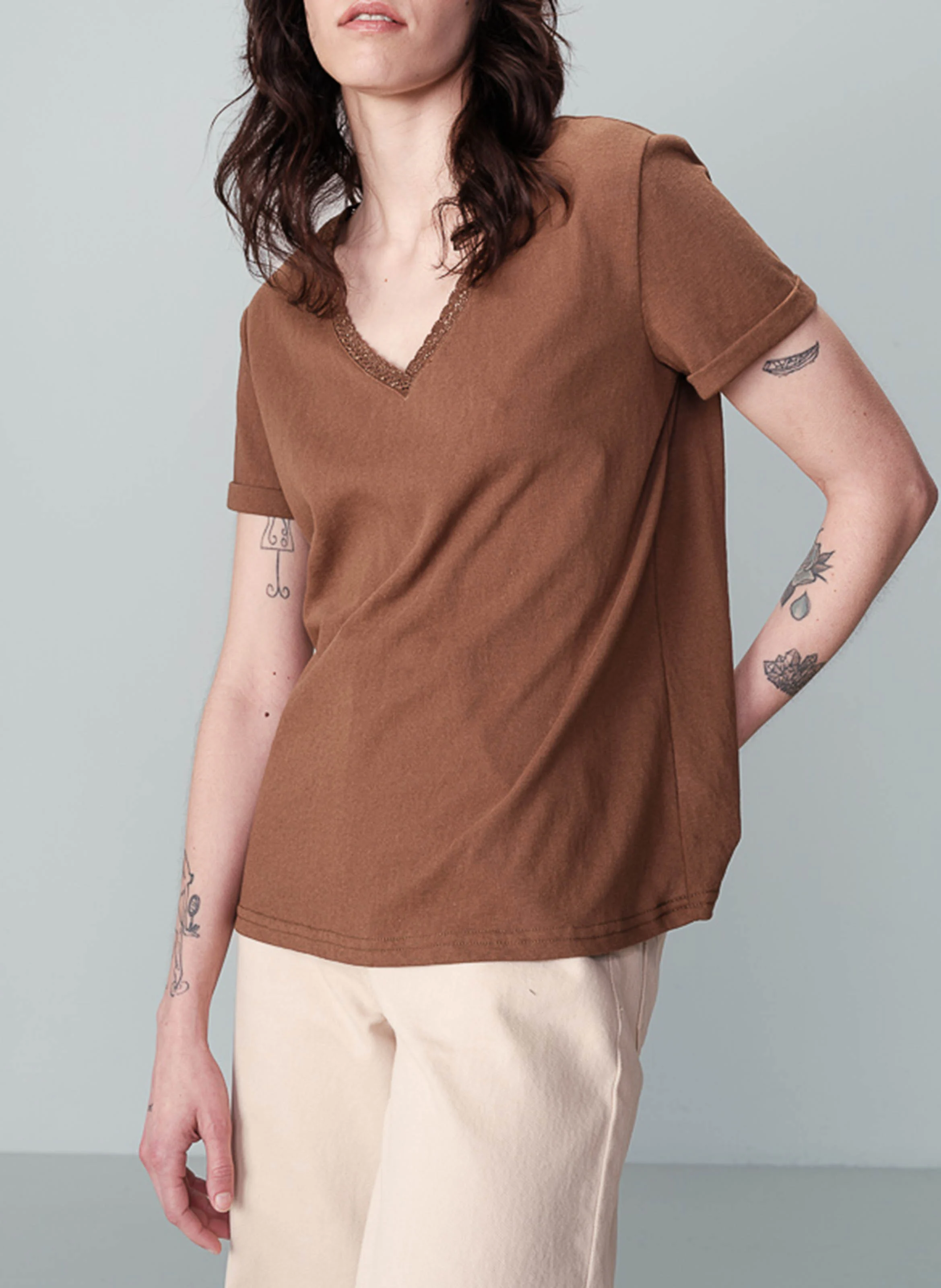 NOA - Tee-shirt col V droit en coton mélangé | Marron