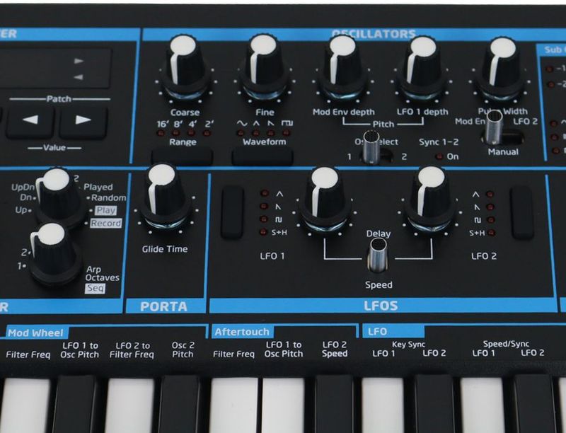 Novation Bass Station II - Analoge Monodische Synthesizer - Bevat 64 Originele Patches - Arpeggiator en Patroonsequencer