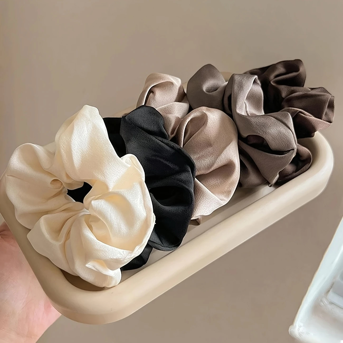 (5er Set) Satin Scrunchies Elastische Haargummis Haarschmuck Haarband - Braun / Schwarz