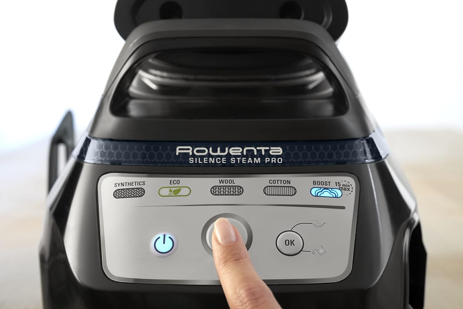 Rowenta Silence Steam Pro Dampfbügelstation, 2800 W, Dauerdampfmenge 150 g/Min, extra Dampfstoß 620 g/min, Eco-Funktion, 1300 ml abnehmbarer Wassertank, Schwarz/Grün, DG9248