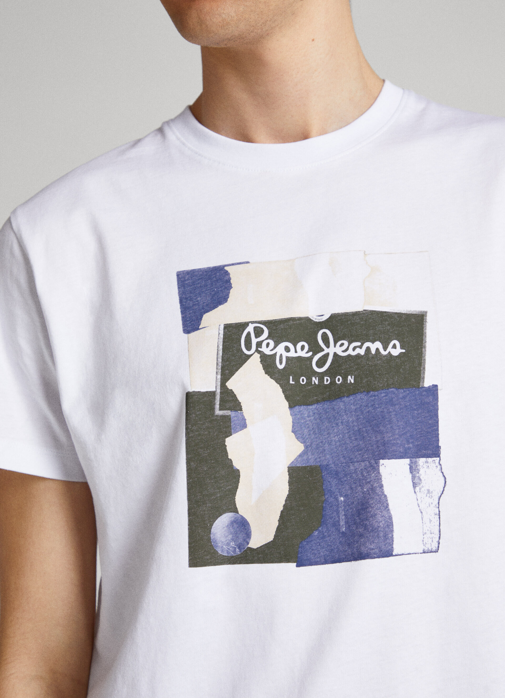 CAMISETA COM LOGOTIPO ESTAMPADO - branca