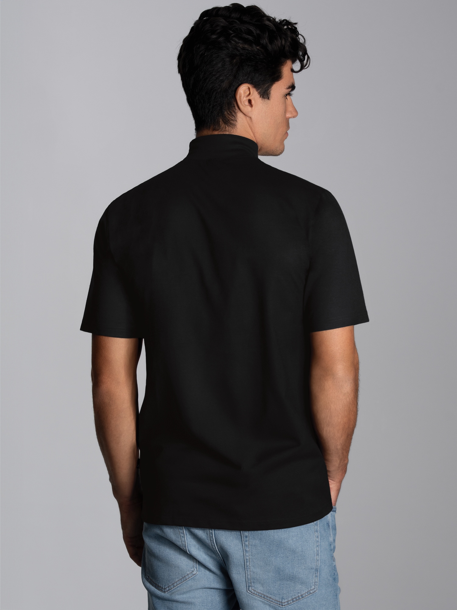 T-Shirt mit Stehkragen Schwarz