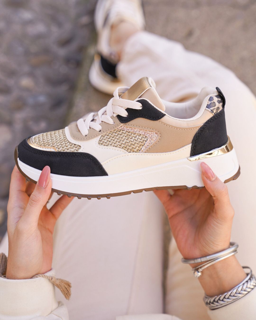 Basket femme noire beige et dorée à lacets - Tamara