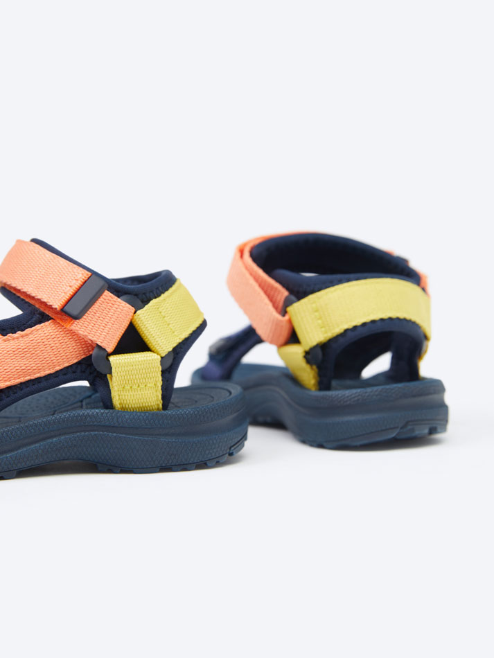Sandália esportiva multicolorida - Azul Marinho