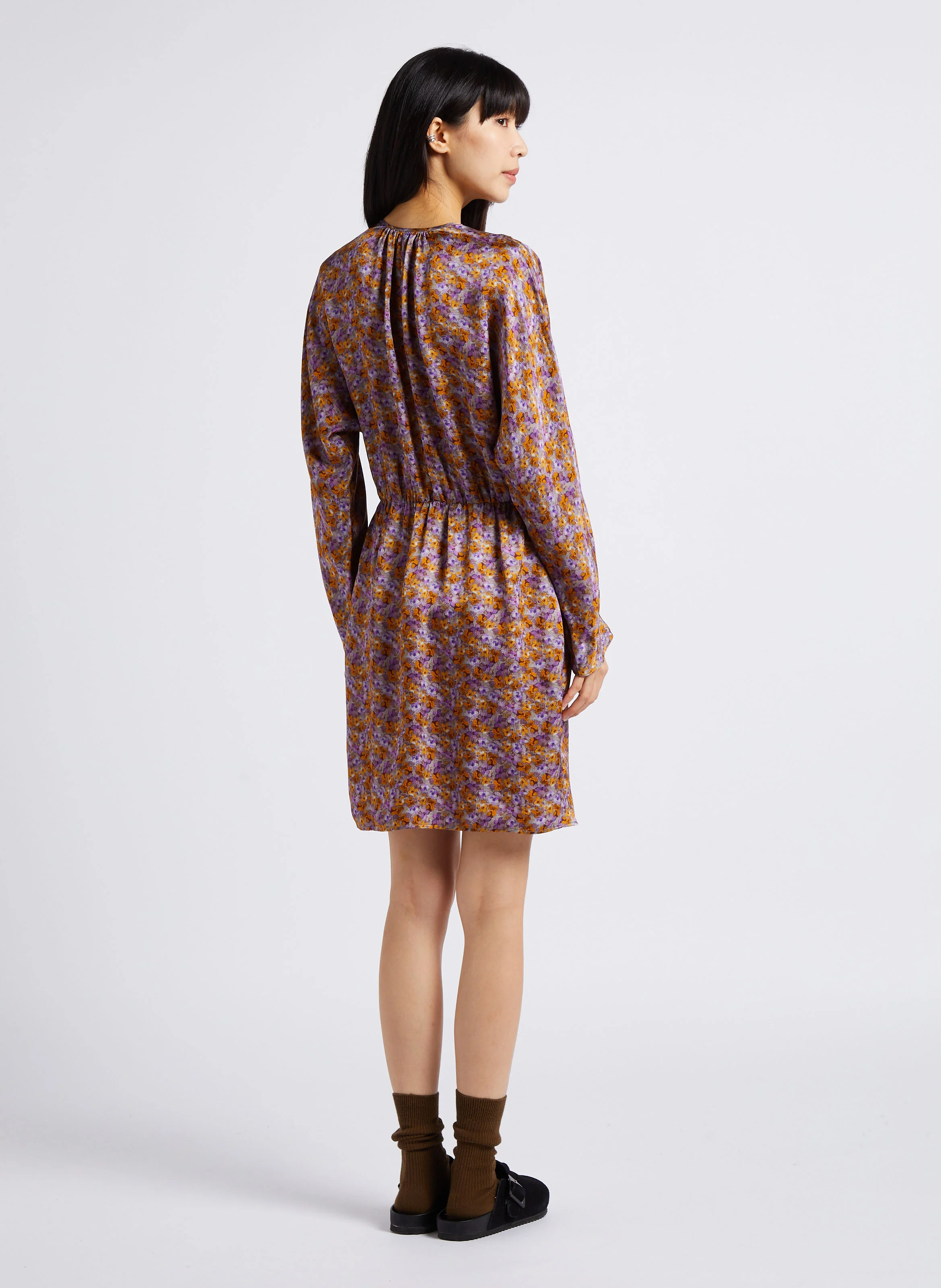 VIOLA - Robe courte cintrée à col V | Violet