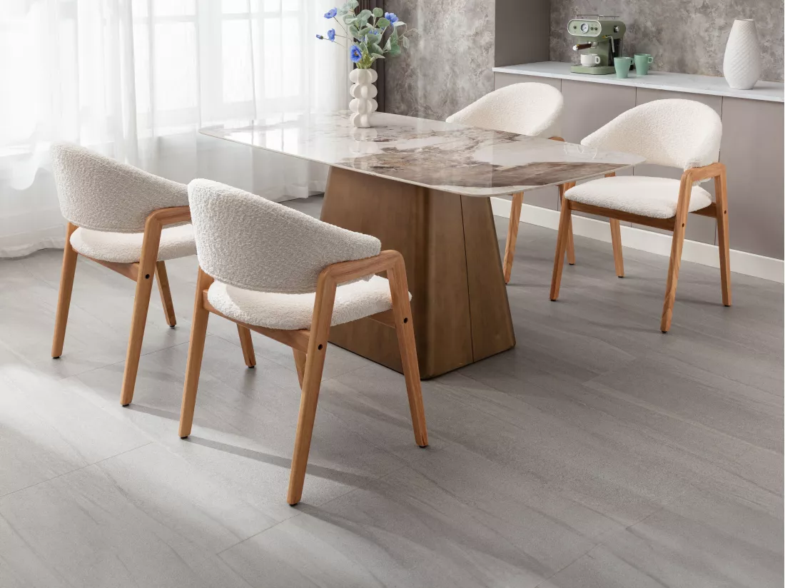 Lot de 2 chaises avec accoudoirs en tissu bouclette et bois d'hévéa - Blanc et naturel - SOLUNA