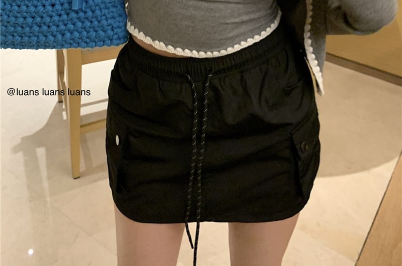 scenesweet - Set: Crop top met ronde hals en contrasterende rand + vest