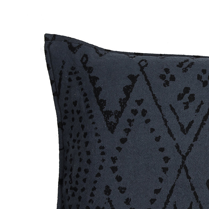 Coussin imprimé Lima Deco&Co bleu et noir L.50 x l.30 cm