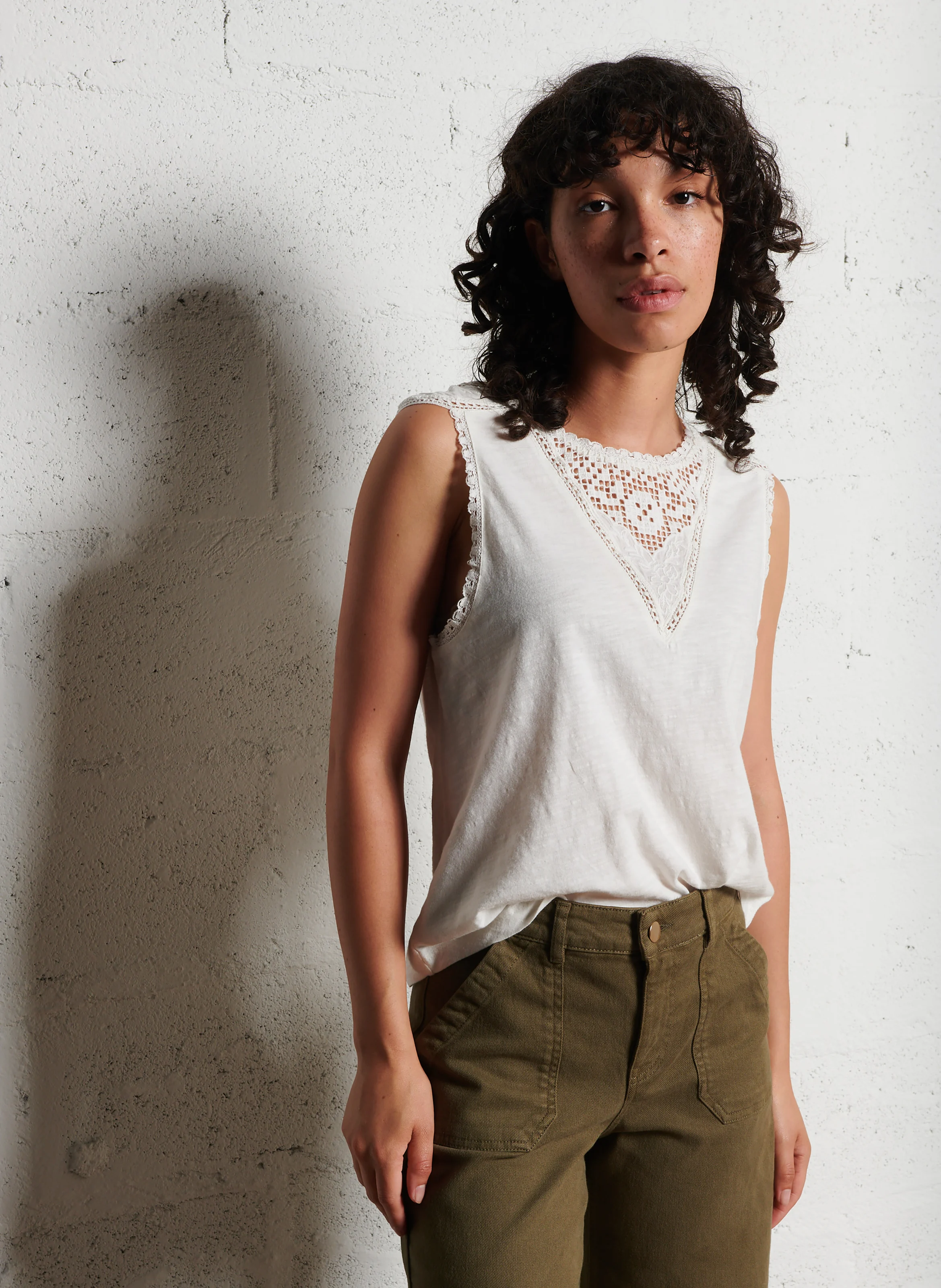 TIANA - Tee-shirt col rond droit en coton brodé | Beige
