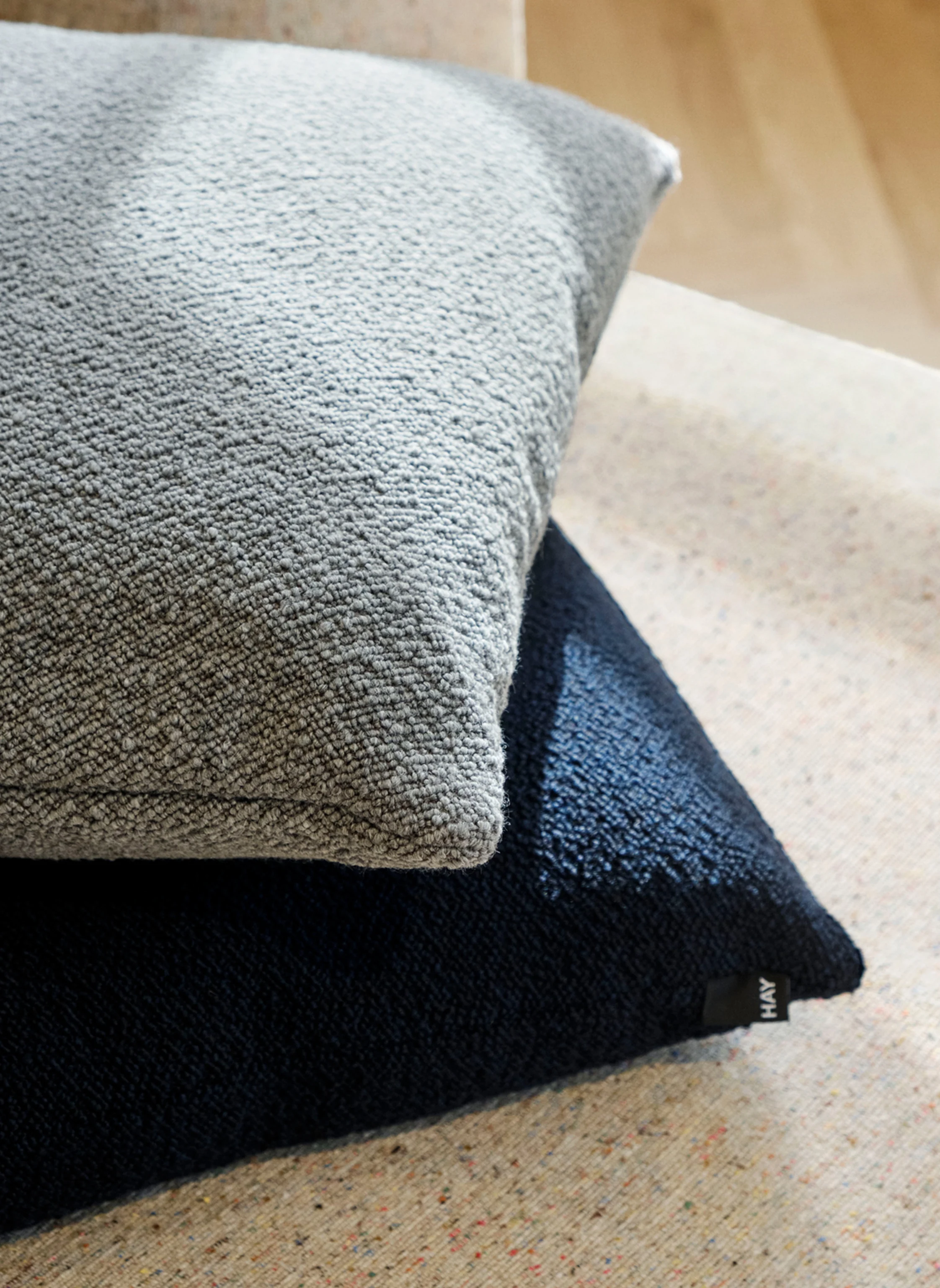 HAY Dekokissen TEXTURE mit Federfüllung
